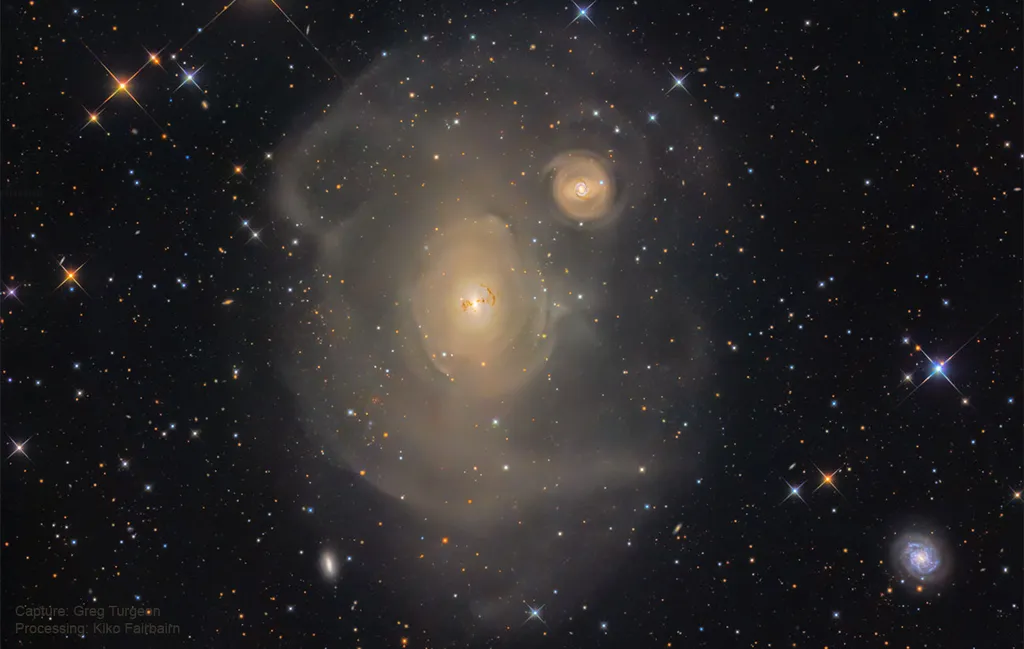A galáxia NGC 1316 devorou uma espiral vizinha (Imagem: Reprodução/Greg Turgeon/Kiko Fairbairn)