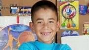 Menino de nove anos de idade cria seu próprio fliperama, tudo com papelão