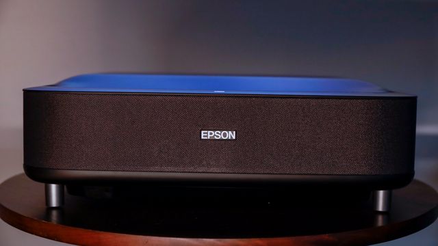 Review Epson EpiqVision LS-300 | A visão de cinema tem o seu preço