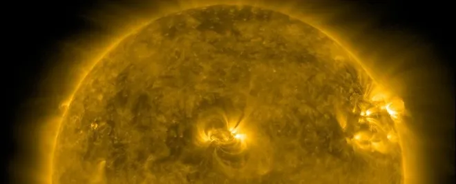 As erupções solares são explosões intensas de radiação e podem durar desde alguns minutos a horas (Imagem: Reprodução/NASA/SDO)