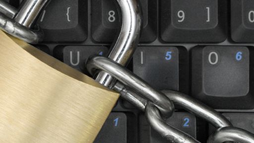 Pais vigiam as redes sociais de seus filhos: zelo ou invasão de privacidade?