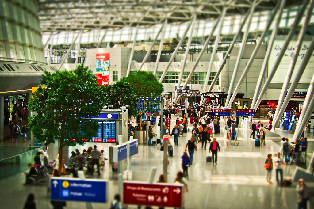 Problemas em relação à tecnologia já foram vistos em aeroportos nos Estados Unidos, que escaneavam o rosto de pessoas sem consentimento — por lei, é possível negar (Imagem: 652234/Pixabay)