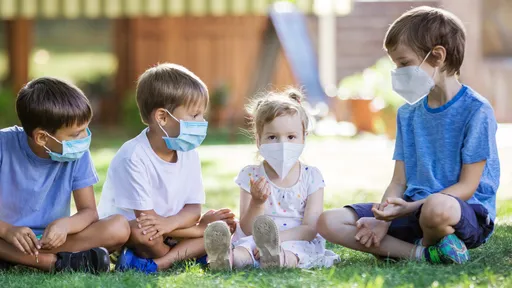 Crianças com sequelas da COVID-19 podem se recuperar em 6 meses, diz pesquisa