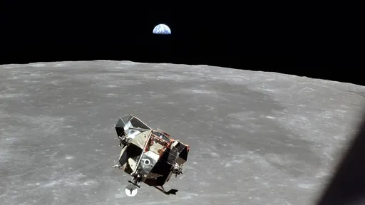 Módulo de ascensão usado na missão Apollo 11 ainda pode estar na órbita da Lua