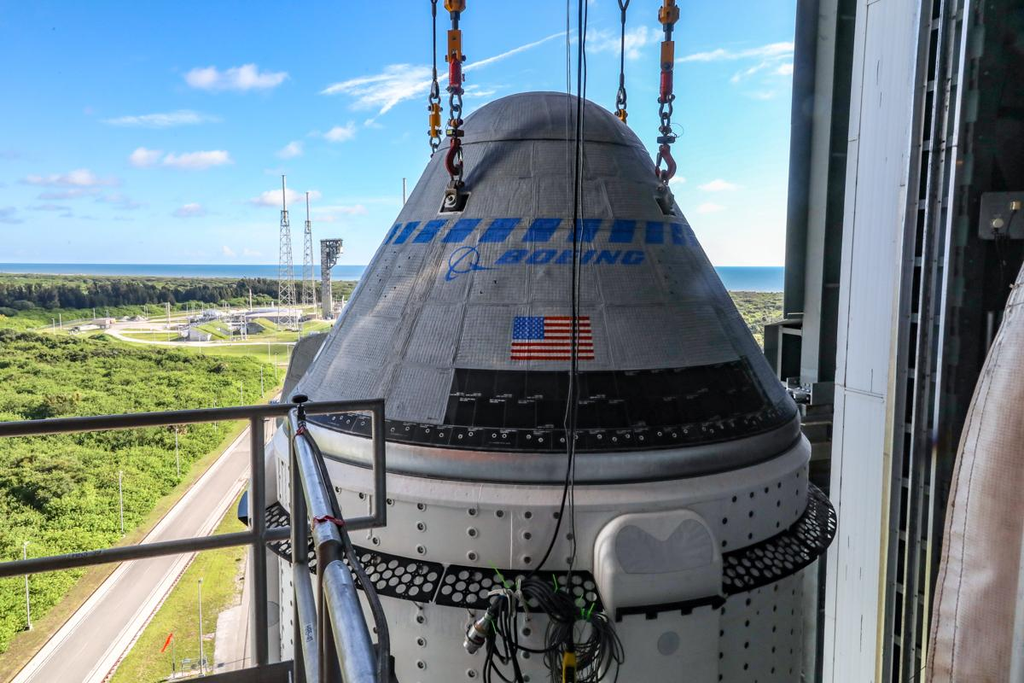 A Starliner nas instalações da Space Force Station, em julho (Imagem: Reprodução/BoeingSpace/Twitter)