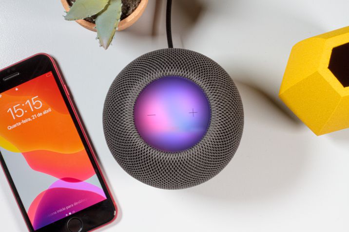 Apple Homepods Mini cinza acesa cima