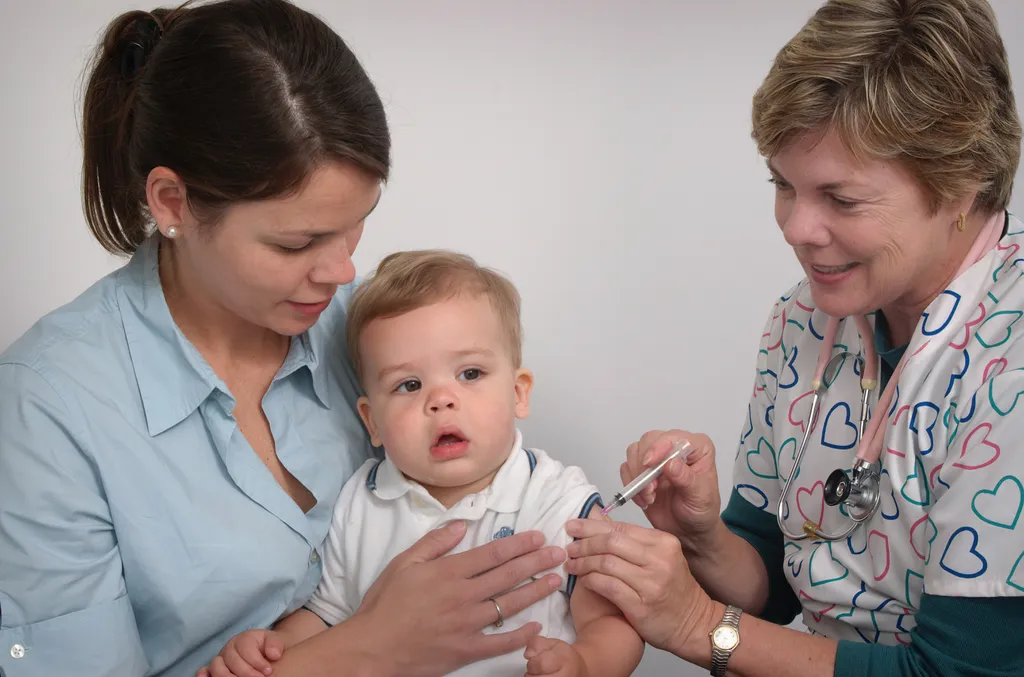 A vacina da tríplice viral é um exemplo popular de imunizante trivalente (Imagem: CDC/Unsplash)