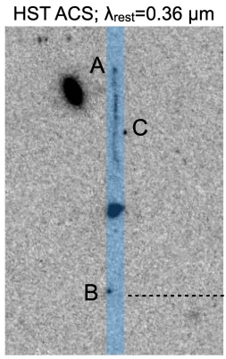 Os pontos A e B são as localizações mais prováveis do buraco negro supermassivo "fujão" (Imagem: Reprodução/van Dokkum et al)