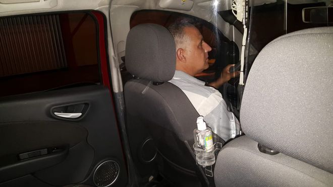 Motorista de app instalou uma cabine dentro do carro para se proteger da COVID-19 (Foto: Bianca Alves Matos/ G1)