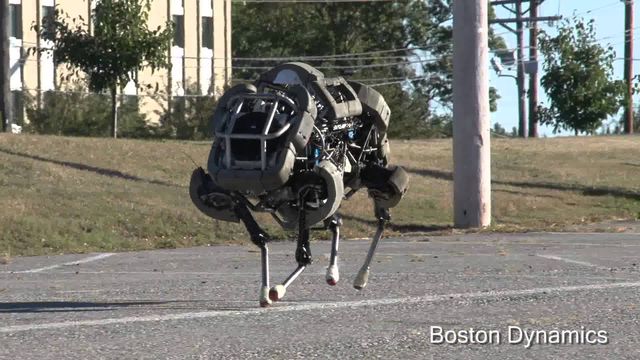 Robôs da Boston Dynamics puxam trenó para votos de feliz Natal