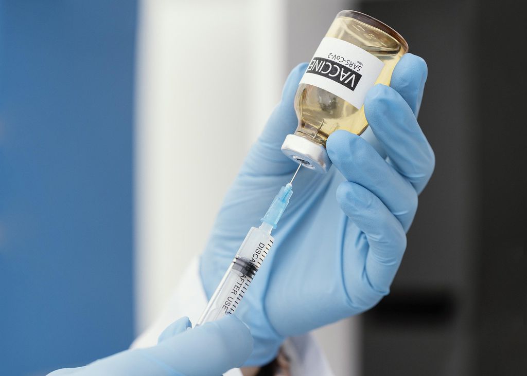 Um milhão de doses da vacina da Pfizer começam a ser distribuídas no Brasil