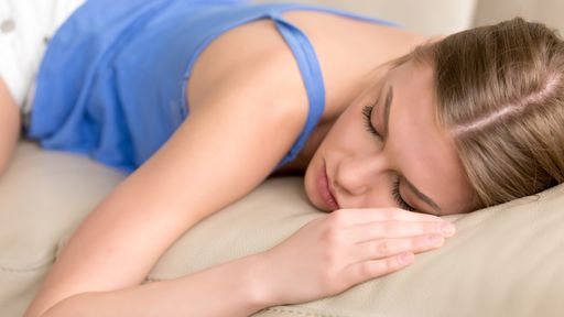 Você reage fisicamente a seus sonhos enquanto dorme? Isso pode ser um transtorno