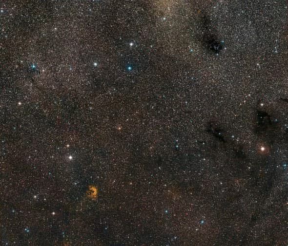 A região do espaço em torno da CK Vulpeculae (Imagem: Reprodução/ESO/Digitized Sky Survey 2/Davide De Martin)