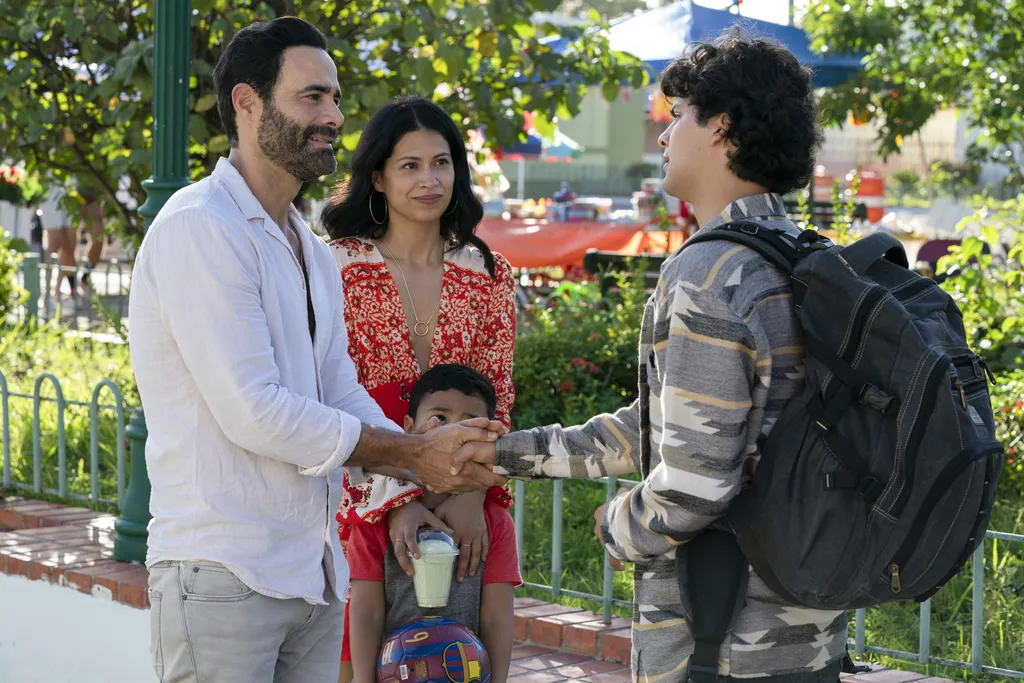 Miguel descobre que seu pai não é nada daquilo que parecia ser (Imagem: Divulgação/Netflix)