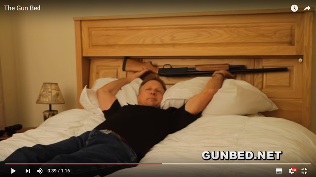 Empresa cria cama com compartimento secreto para guardar armas de fogo