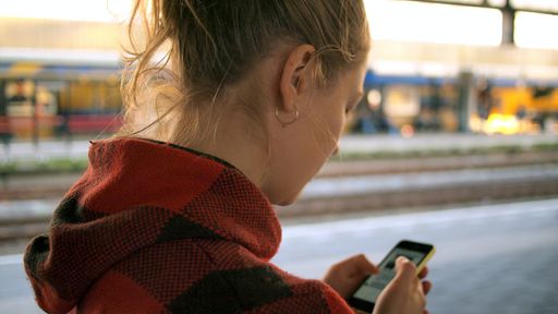 App de paquera fortalece práticas para coibir fakes, discurso de ódio e agressão