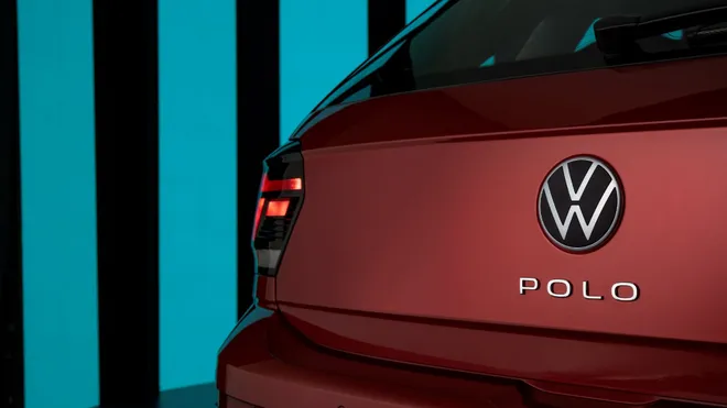 Traseira ganhou a escrição "Polo" no meio da tampa, assim como acontece nos SUVs da marca (Imagem: Divulgação/ Volkwagen)
