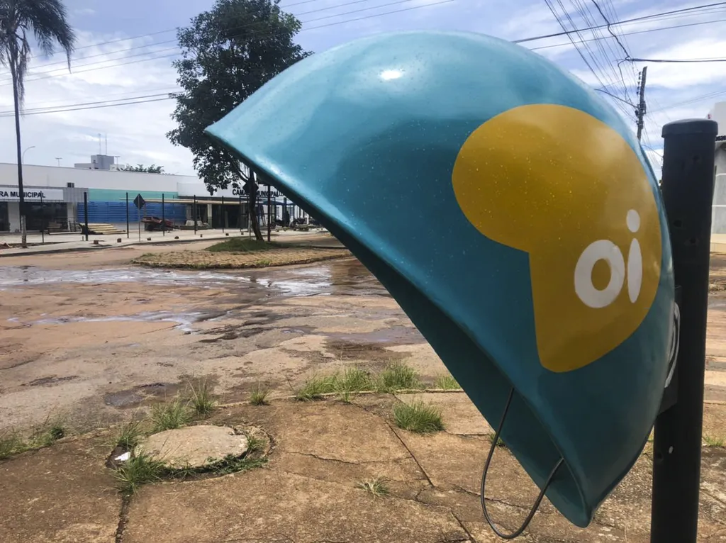 Orelhões podem não ser mais tão populares nas grandes cidades, mas ainda cumprem papel importante em locais afastados (Imagem: José Cruz/Agência Brasil)