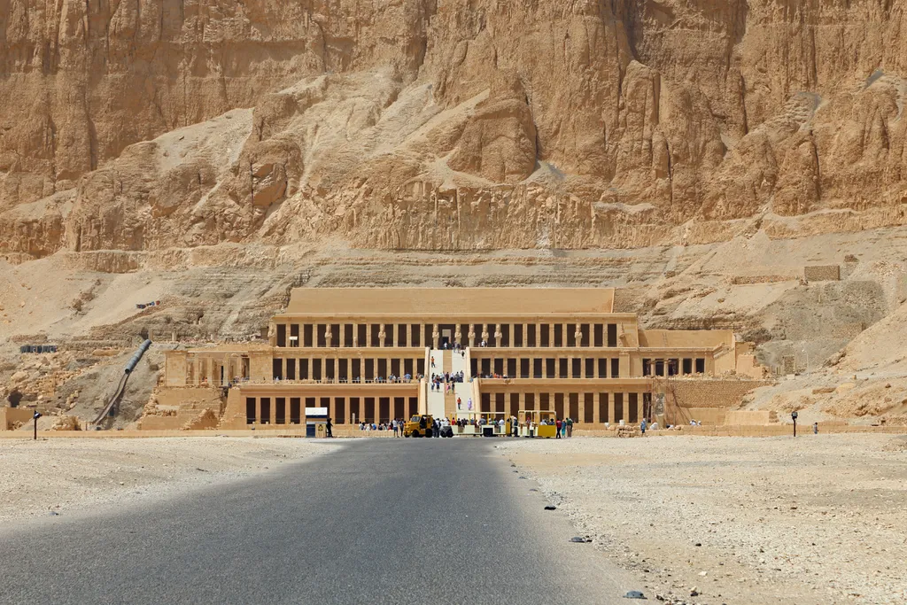 A tumba fica em Luxor, antiga Tebas, que abriga locais importantes para a história egípcia, como o Templo de Hatshepsut (Imagem: Marc Ryckaert/CC-BY-4.0)