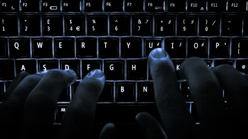 Hackers roubam dados de 800 mil usuários de site pornô