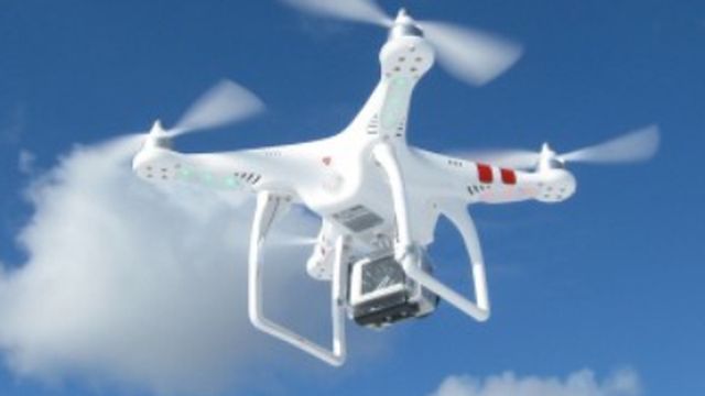 Drone é usado para gravar imagens aéreas de protesto na cidade de São Paulo