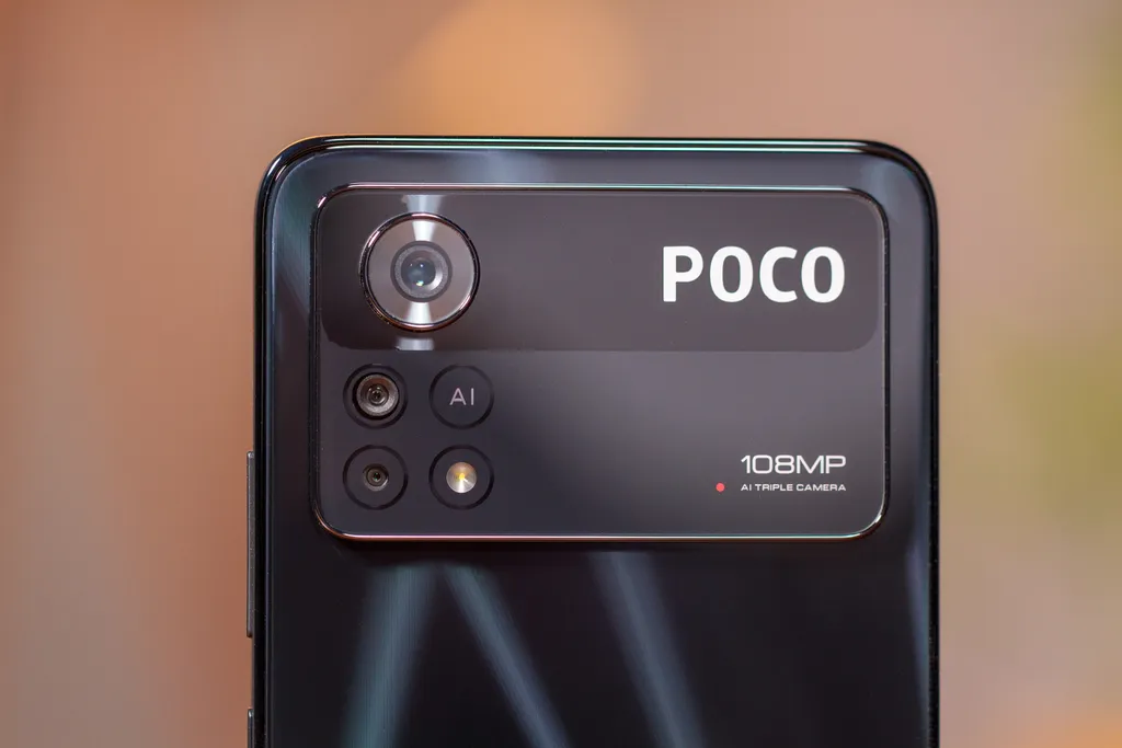 Poco X4 Pro é inspirado nos novos Redmi Note 11, mas traz traços já conhecidos dos smartphones Poco (Imagem: Ivo Meneghel Jr./Canaltech)