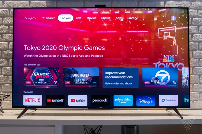 Os televisores novos da TCL virão com o Google TV (Imagem: Reprodução/TheVerge)