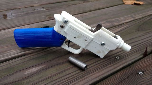Criador da impressão de armas 3D começa vender seus projetos burlando proibição
