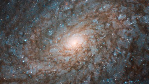 Hubble tira foto de galáxia "floculenta" a 60 milhões de anos-luz da Terra