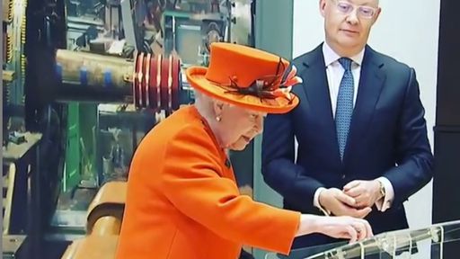 Rainha Elizabeth II faz seu primeiro post no Instagram, aos 92 anos