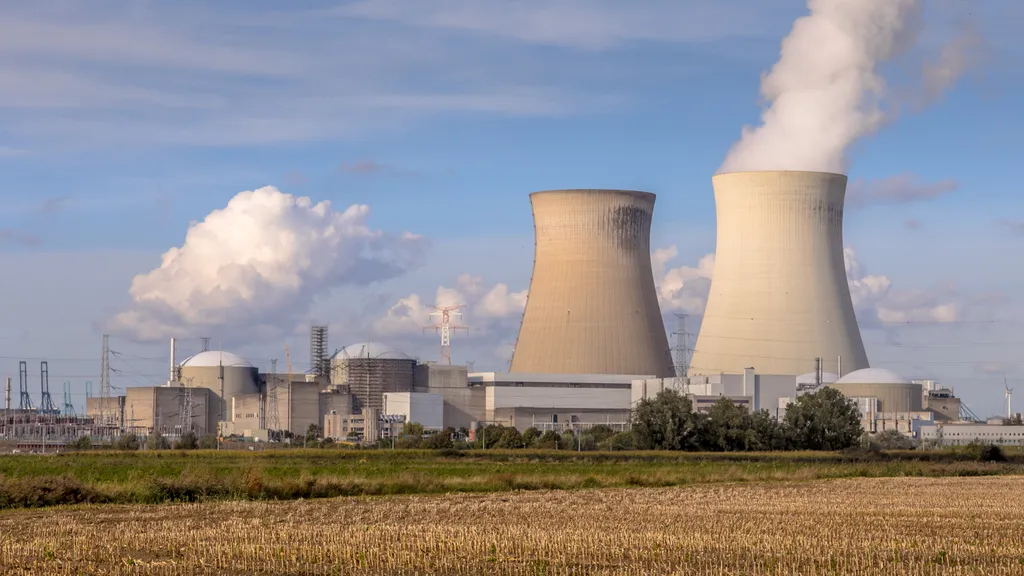 A energia nuclear é considerada uma das fontes de energia mais limpas (Imagem: Reprodução/CreativeNature_nl/Envato Elements)