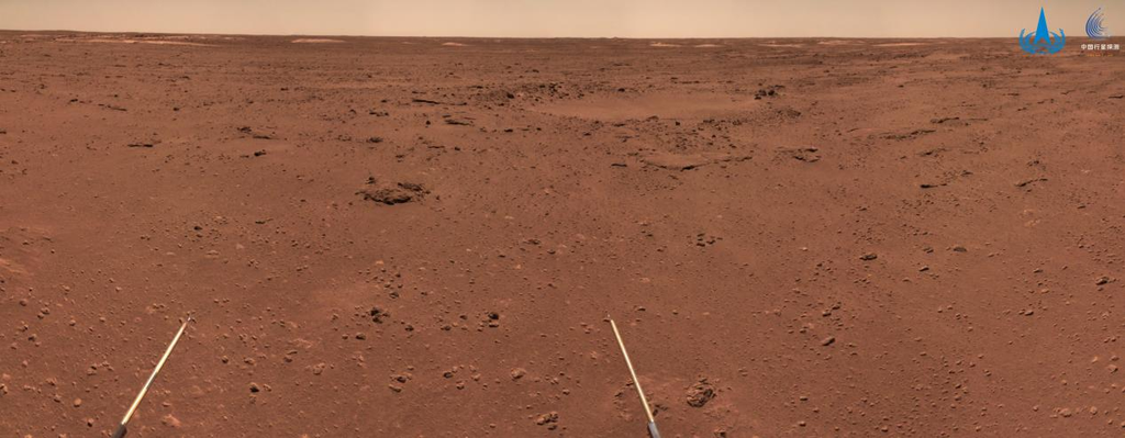 Entre as novas fotos de Marte, está este registro do planeta, feito pelo rover Zhurong (Imagem: Reprodução/CNSA)