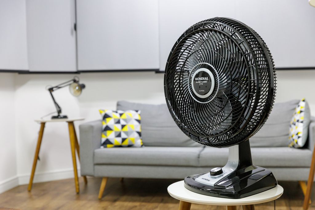 São necessários ao menos 4 ventiladores para consumir o mesmo que um ar-condicionado (Imagem: Ivo Meneghel Jr/Canaltech)