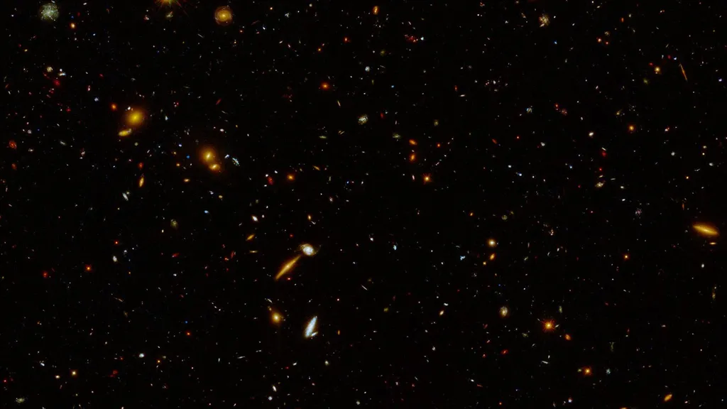 Região fotografada pelo Hubble, com cerca de 5 mil galáxias a bilhões de anos-luz; a luz ultravioleta e azul visível aparecem em azul (Imagem: Reprodução/NASA/STScI/Harry Teplitz (Caltech/IPAC)