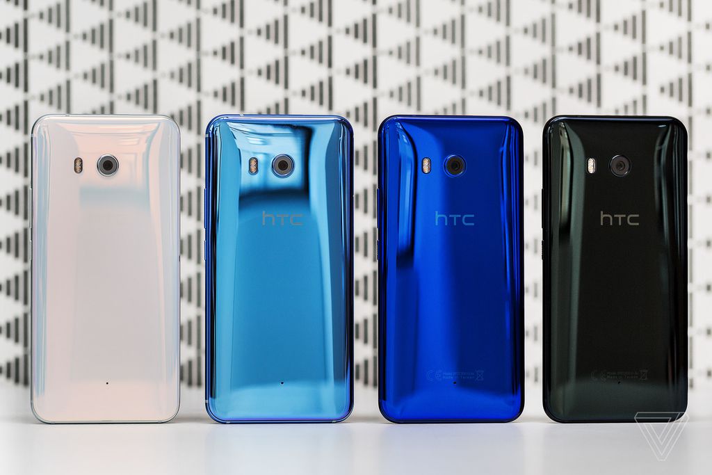 Corpo do HTC U11 vem todo revestido com um vidro brilhante, que confere um aspecto pomposo -- e altamente suscetível a danos