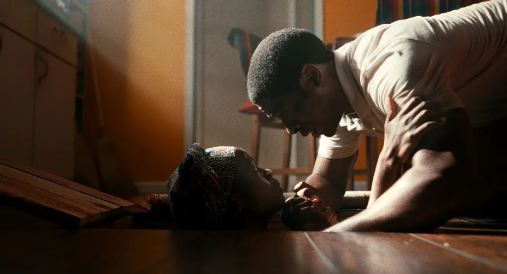 O filme de Brown aborda amizade e união em meio ao conflito de Ruanda (Imagem:Reprodução/Netflix)