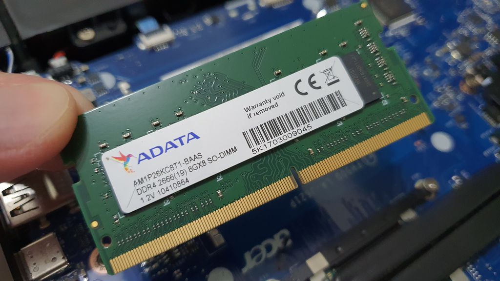Memória RAM DDR4 de 2.666 MHz no Acer Nitro 5 é limitada para clock de 2.400 MHz - Imagem: Fábio Jordan/Canaltech