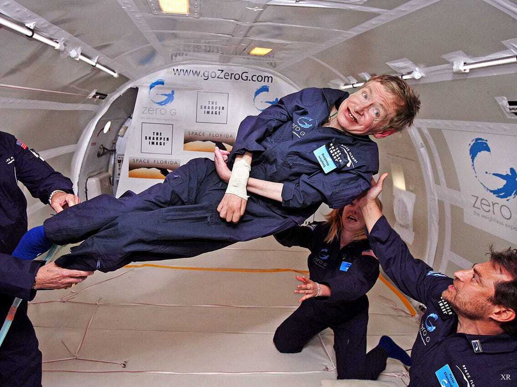 Stephen Hawking em uma experiência de microgravidade de 2007, com a mesma empresa do filme Lucicreide Vai Pra Marte (Imagem: Zero Gravity Corp)