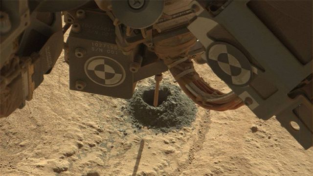 Robô Curiosity voltará a perfurar o solo de Marte buscando vida microbiana