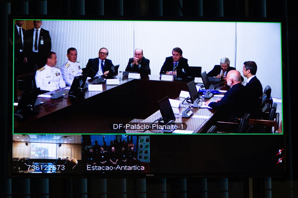 Bolsonaro inaugura sistema de comunicação na estação brasileira na Antártida