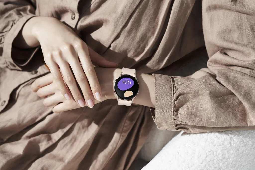 O Galaxy Watch 5 BT tem muitas opções de cores, e o Rosé é um dos mais elegantes (Imagem: Divulgação/Samsung)