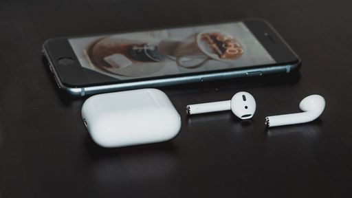 Como conectar os AirPods no iPhone e Mac