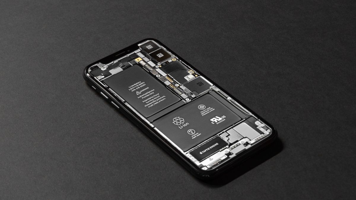 Por que não existe mais celular com bateria removível? - Canaltech