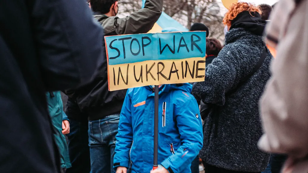 Manifestações contra a guerra na Ucrânia foram além das passeatas e chegaram à internet (Imagem: Mati/Pexels)