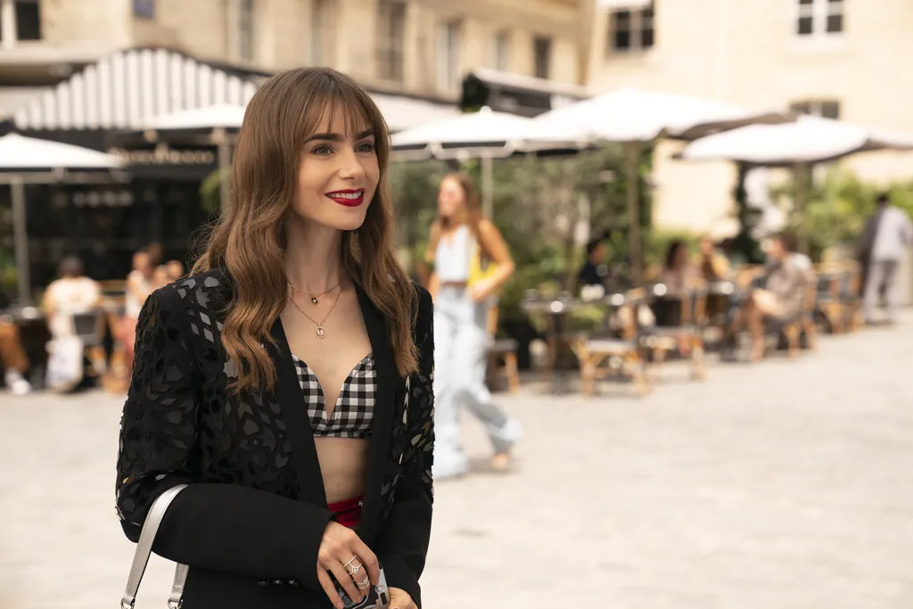 Crítica Emily in Paris | Temporada 3 continua conquistando com charme parisiense