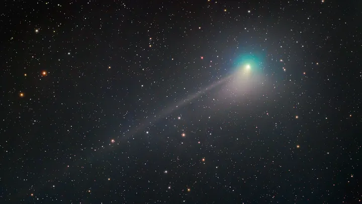 O cometa C/2022 E3 (ZTF) fez sua aproximação máxima da Terra (Imagem: Reprodução/Miguel Claro)