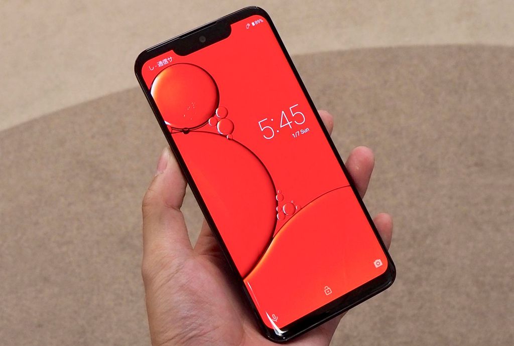 O lançamento do primeiro smartphone com tela OLED da Sharp, o Aquous Zero, marca o início da disputa da companhia japonesa por uma fatia do mercado dominado pela LG e pela Samsung. (Imagem: divulgação/Sharp).