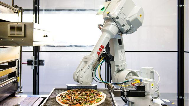 Startup aposta em robô pizzaiolo para melhorar serviço