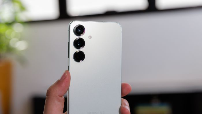 Linha Galaxy S26 ganha prováveis detalhes de câmera em grande vazamento