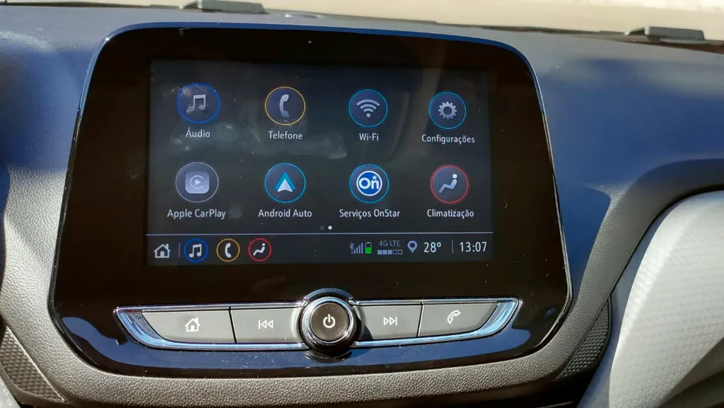 Central multimídia do Onix Plus 2023 tem conexão sem fio com Apple CarPlay e Android Auto (Imagem: Paulo Amaral/Canaltech)